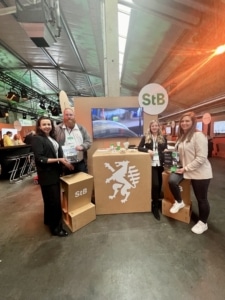 Steiermarbkahn bei ACstyria Contact30 Messestand und Team